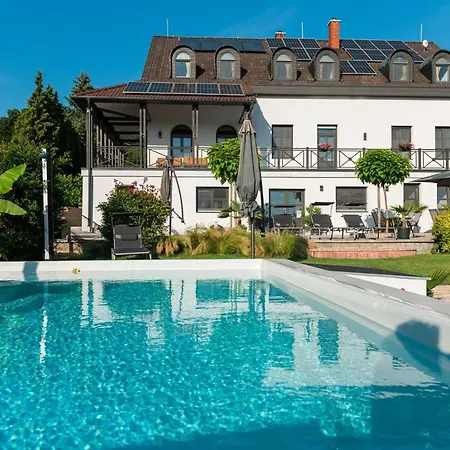 Katzer Guest house