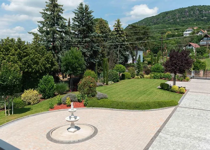 ゲストハウス Katzer Badacsonytördemic