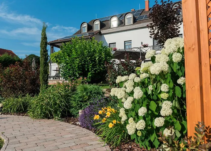 ゲストハウス Katzer Badacsonytördemic